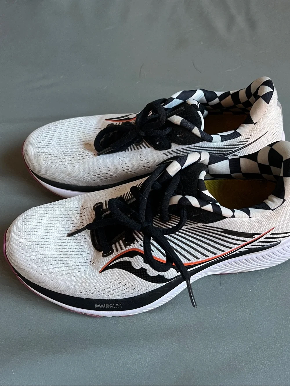 Saucony Guide 14 Women’s Running Shoes Size 8.5 White Black Coral S10654-40